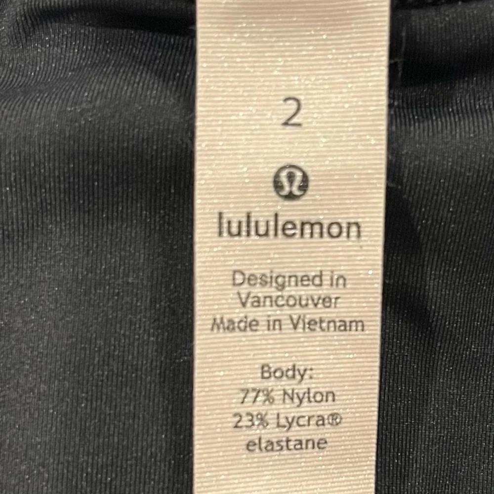 🌺LULULEMON WUNDER TRAIN BLACK CAMO CROPPED SHIRT SIZE 2🌺